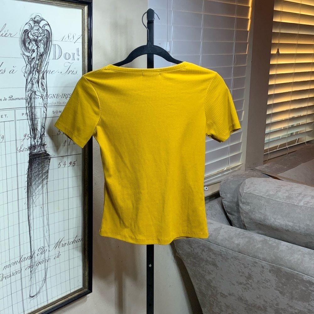 Q&N Women's Yellow Short Sleeve Blouse - Picture 8 of 9